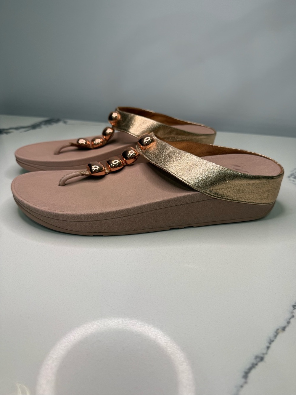 FitFlop Rola Glitzy Rose Gold Metallic Beaded Wedge Toe-Thong Sandals Women's 11